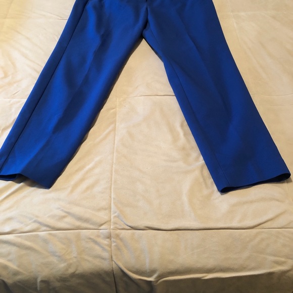 Blue cropped pants with pockets - Picture 2 of 5